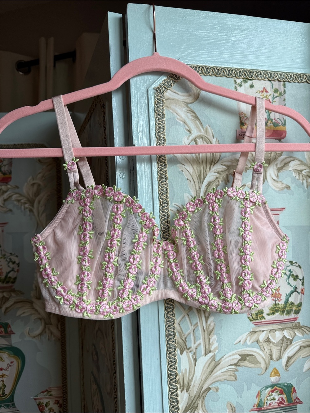 Victoria's Secret Pink Floral Appliqué Underwire Bra